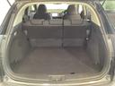 ラゲッジも広く使いやすいトランクは、開口部も広く荷物の積み下ろしもしやすいお車となっております。リアシートの背もたれは６：４の割合で分割して可倒できるので、長いお荷物などを載せることもできます。