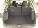 ラゲッジも広く使いやすいトランクは、開口部も広く荷物の積み下ろしもしやすいお車となっております。リアシートの背もたれは6:4の割合で分割して可倒できるので、長いお荷物などを載せることもできます。