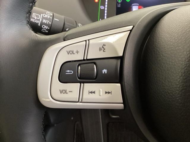 フィット e:HEVホーム 光触媒抗菌消臭施工済 ドラレコ前後 ナビ 障害物センサー ETC 前後誤発進抑制機能 クリソナ 助手席エアバッグ 運転席エアバッグ アイドリングストップ LEDライト USB接続 バックカメラ ABS(13枚目)