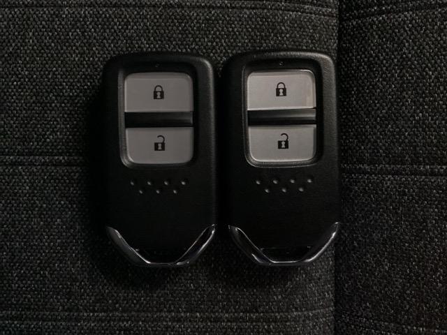 フィット e:HEVホーム 光触媒抗菌消臭施工済 ドラレコ前後 ナビ 障害物センサー ETC 前後誤発進抑制機能 クリソナ 助手席エアバッグ 運転席エアバッグ アイドリングストップ LEDライト USB接続 バックカメラ ABS(15枚目)