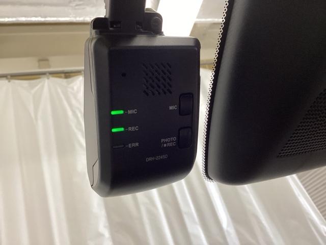 フィット e:HEVホーム 光触媒抗菌消臭施工済 ドラレコ前後 ナビ 障害物センサー ETC 前後誤発進抑制機能 クリソナ 助手席エアバッグ 運転席エアバッグ アイドリングストップ LEDライト USB接続 バックカメラ ABS(18枚目)