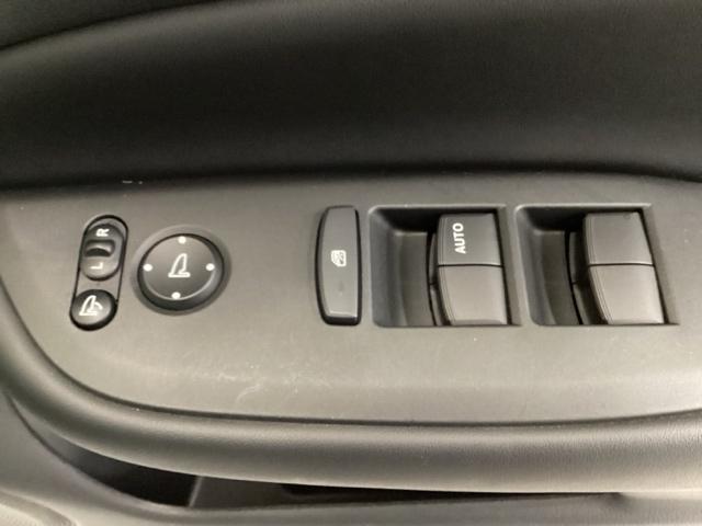 フィット e:HEVホーム 光触媒抗菌消臭施工済 ドラレコ前後 ナビ 障害物センサー ETC 前後誤発進抑制機能 クリソナ 助手席エアバッグ 運転席エアバッグ アイドリングストップ LEDライト USB接続 バックカメラ ABS(21枚目)