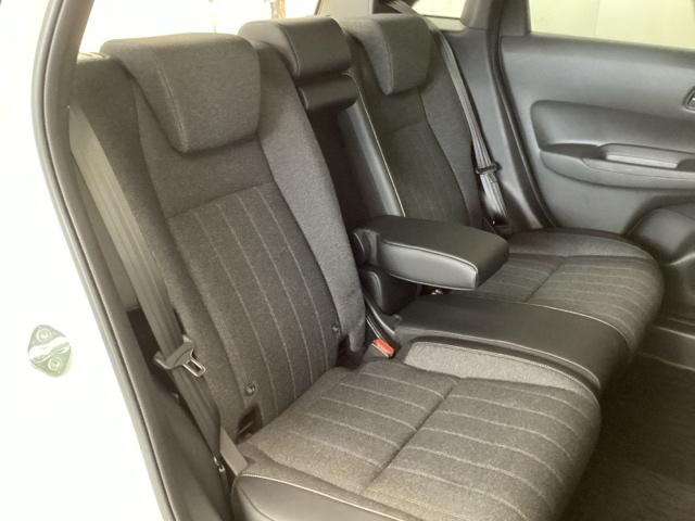 フィット e:HEVホーム 光触媒抗菌消臭施工済 ドラレコ前後 ナビ 障害物センサー ETC 前後誤発進抑制機能 クリソナ 助手席エアバッグ 運転席エアバッグ アイドリングストップ LEDライト USB接続 バックカメラ ABS(22枚目)