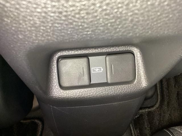 フィット e:HEVホーム 光触媒抗菌消臭施工済 ドラレコ前後 ナビ 障害物センサー ETC 前後誤発進抑制機能 クリソナ 助手席エアバッグ 運転席エアバッグ アイドリングストップ LEDライト USB接続 バックカメラ ABS(23枚目)