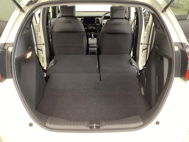 フィット e:HEVホーム 光触媒抗菌消臭施工済 ドラレコ前後 ナビ 障害物センサー ETC 前後誤発進抑制機能 クリソナ 助手席エアバッグ 運転席エアバッグ アイドリングストップ LEDライト USB接続 バックカメラ ABS(25枚目)