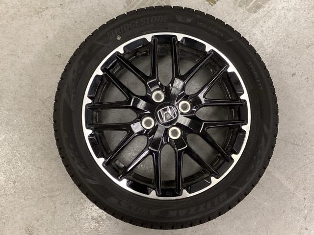 Ｎ－ＢＯＸカスタム ターボコーディネートスタイル　中古スタッドレスタイヤ、純正メモリーナビ、ドライブレコーダー前後装着＋ＥＴＣ付　当社デモカー　サイドエアバッグ　ＬＥＤライト　前席シートヒーター　フルセグＴＶ　スマキー　ＤＶＤ　ＶＳＡ　ベンチシート（3枚目）