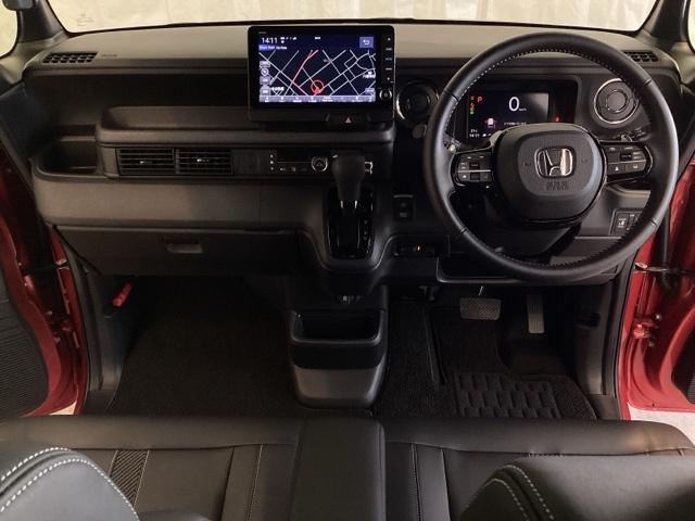 Ｎ－ＢＯＸカスタム ターボコーディネートスタイル　中古スタッドレスタイヤ、純正メモリーナビ、ドライブレコーダー前後装着＋ＥＴＣ付　当社デモカー　サイドエアバッグ　ＬＥＤライト　前席シートヒーター　フルセグＴＶ　スマキー　ＤＶＤ　ＶＳＡ　ベンチシート（7枚目）