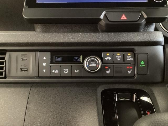 Ｎ－ＢＯＸカスタム ターボコーディネートスタイル　中古スタッドレスタイヤ、純正メモリーナビ、ドライブレコーダー前後装着＋ＥＴＣ付　当社デモカー　サイドエアバッグ　ＬＥＤライト　前席シートヒーター　フルセグＴＶ　スマキー　ＤＶＤ　ＶＳＡ　ベンチシート（12枚目）