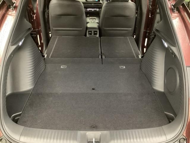 ＺＲ－Ｖ ｅ：ＨＥＶＺ特別仕様車ブラックスタイル　中古スタッドレスタイヤ、純正メモリーナビ、ドライブレコーダー前後装着＋ＥＴＣ２．０付　当社デモカー　全周囲カメラ　電動リアゲート　オートクルーズコントロール　コーナーセンサー　バックカメラ　４ＷＤ（28枚目）