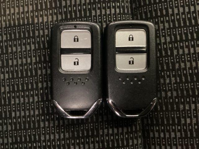 フィット １３Ｇ・Ｆパッケージ　光触媒抗菌消臭施工済　ナビ　障害物センサー　ドラレコ　ＥＴＣ　Ａ－ＳＴＯＰ　スマートエントリー　セキュリティーアラーム　ダブルエアバッグ　横滑防止装置　Ｒカメラ　ドライブレコーダー付　キ－フリ－　ＰＳ（11枚目）
