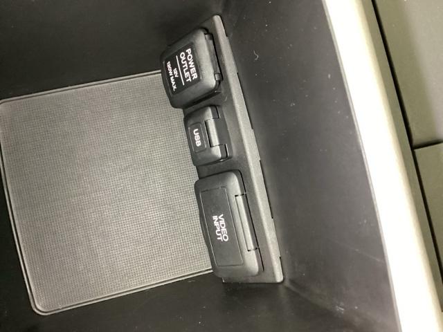 アコード ２４ＴＬ　光触媒抗菌消臭施工済　ナビ　ＭＴモード　ＥＴＣ　リアカメラ　キーレスエントリー　ＤＶＤ　ワンセグＴＶ　横滑り防止装置　パワーシート　オートエアコン　ＡＢＳ　盗難防止システム　エアバッグ　ＵＳＢ（17枚目）