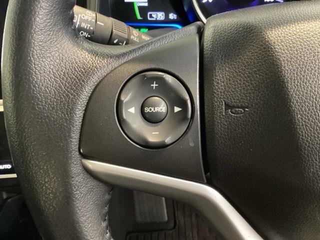 フィットハイブリッド Lパッケージ 光触媒抗菌消臭施工済 ナビ ETC 地デジフルセグTV サイドエアバック DVD再生 LED ECON バックカメラ オートクルーズコントロール イモビライザー ESC AUTOエアコン ABS(11枚目)