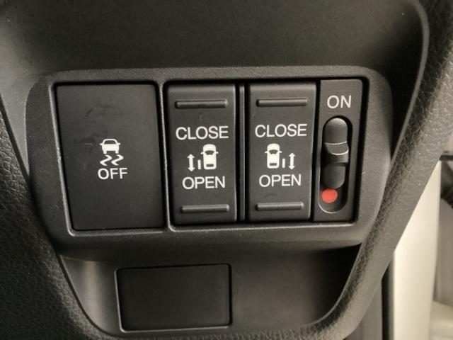 フリード エアーEX 中古スタッドレスタイヤ、純正メモリーナビ、ドライブレコーダー前後装着+ETC付 当社デモカー バックモニター リアクーラー 盗難防止システム DVD 両側パワースライドドア 横滑り防止装置 クルコン(18枚目)