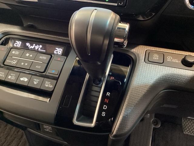 ステップワゴンスパーダ スパーダホンダセンシング　光触媒抗菌消臭施工済　ドラレコ前後　全周囲カメラ　ナビ　ＭＴモード　ＥＴＣ　横滑り防止機能　マルチビューカメラ　サイドエアバッグ　パークアシスト　ＵＳＢ　フルセグテレビ　ターボ車　アイドリングＳＴＯＰ（8枚目）