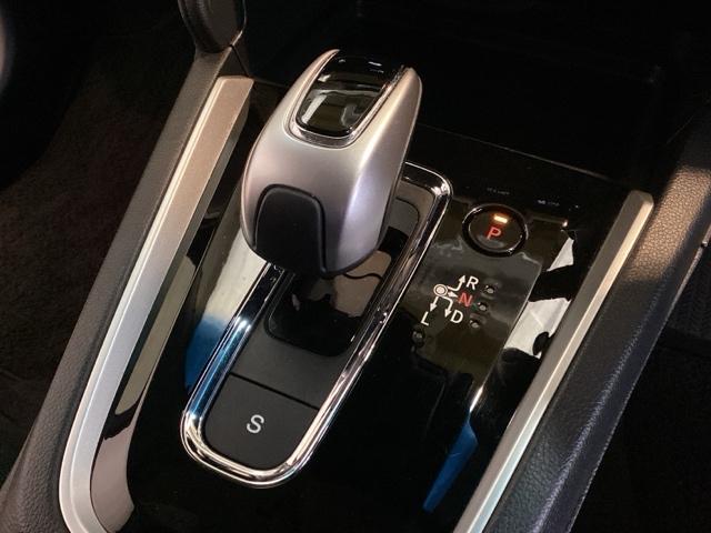 シャトル ハイブリッドXホンダセンシング 光触媒抗菌消臭施工済 ドラレコ ナビ シートヒーター MTモード ETC 横滑抑制 リヤカメラ ドライブレコーダ スマ-トキ- イモビ サイドエアバッグ キーレス USB DVD再生機能 ECON(8枚目)