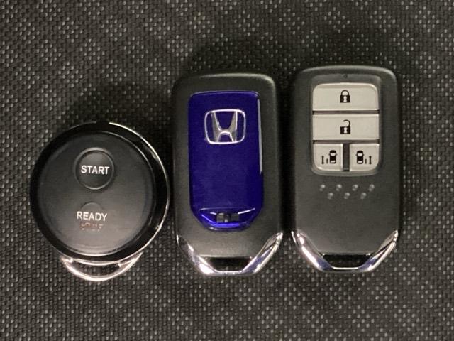 フリードハイブリッド ハイブリッド・Gホンダセンシング 光触媒抗菌消臭施工済 エンジンスターター ナビ シートヒーター ETC 軽減ブレーキ キーフリーシステム DVD再生可能 ECON 後カメラ Aクルーズ 地デジフルセグTV LEDヘッドランプ USB(13枚目)