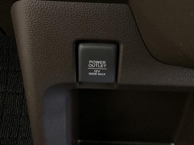 アクセサリーソケットはＵＳＢのアダプターなどをつければ、スマホの充電にも使えます。