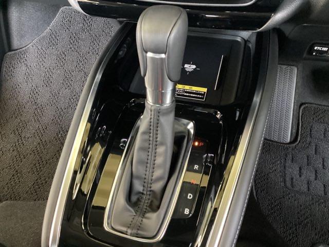 ヴェゼル e:HEVZ 純正メモリーナビ、中古スタッドレスタイヤ、ドライブレコーダー前後装着+ETC付 当社デモカー 盗難防止装置 1オーナー ドラレコ付き Rカメラ フルセグテレビ スマ-トキ- ETC車載器 Pセンサー(9枚目)