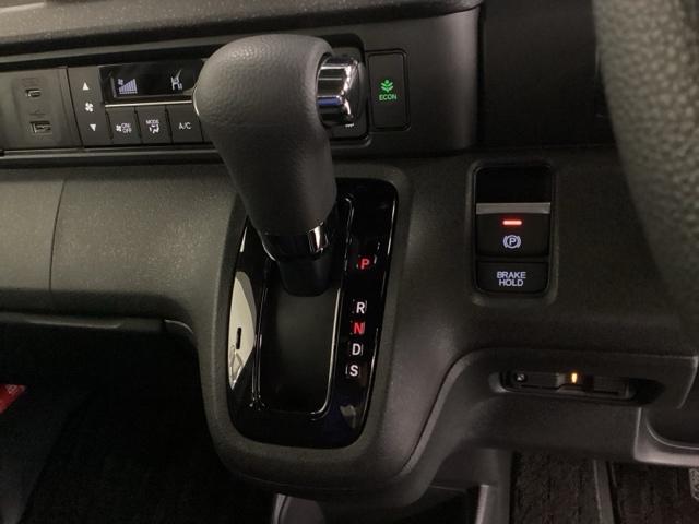 N-BOXカスタム ベースグレード 中古スタッドレスタイヤ、純正メモリーナビ、ドライブレコーダー前後装着+ETC付 当社デモカー 前後誤発進抑制 パーキングセンサー シートH Iストップ オートエアコン LEDヘッド ドラレコ 4WD(11枚目)