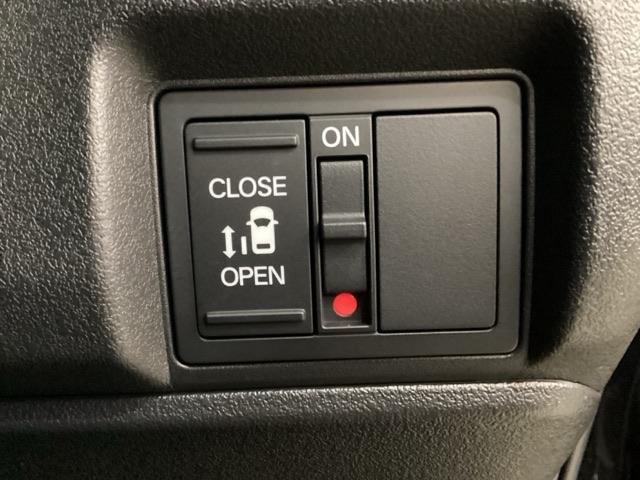 N-BOXカスタム ベースグレード 中古スタッドレスタイヤ、純正メモリーナビ、ドライブレコーダー前後装着+ETC付 当社デモカー 前後誤発進抑制 パーキングセンサー シートH Iストップ オートエアコン LEDヘッド ドラレコ 4WD(17枚目)