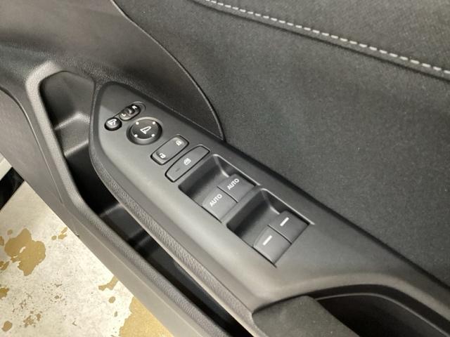 シビック ハッチバック 光触媒抗菌消臭施工済 ナビ シートヒーター MTモード ETC 追突軽減ブレーキ 盗難防止装置 Bモニター 横滑防止 LEDライト フルセグTV スマートキー AAC サイドカーテンエアバック ABS(20枚目)