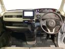 車内は光触媒抗菌消臭施工済です。インパネ周りはスタイリッシュなデザインです。グローブボックスやカップホルダーのほかにトレーなどたくさんの収納スペースが付いています。