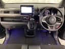 車内は光触媒抗菌消臭施工済です。インパネ周りはスタイリッシュなデザインです。グローブボックスやカップホルダーのほかにトレーなどたくさんの収納スペースが付いています。