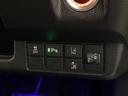 ハンドルの右側にはヘッドライトレベライザーとHondaセンシング用のメインスイッチがついています。ヘッドライトレベライザーは道路状況や積荷の加重に応じてライトの高さを調節できます。