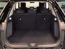ラゲッジも広く使いやすいトランクは、開口部も広く荷物の積み下ろしもしやすいお車となっております。リアシートの背もたれは６：４の割合で分割して可倒できるので、長いお荷物などを載せることもできます。