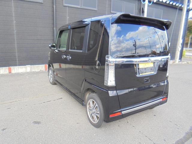 Ｎ－ＢＯＸ＋カスタム Ｇ・ターボＬパッケージ　＋カスタムＧ・ターボ、４ＷＤ、後部座席両側電動スライドドア、クルーズコントロール、パドルシフト、運転席・助手席シートヒーター、ＨＤＤナビ・ＴＶ・バックモニター・Ｂｌｕｅｔｏｏｔｈ対応、（4枚目）