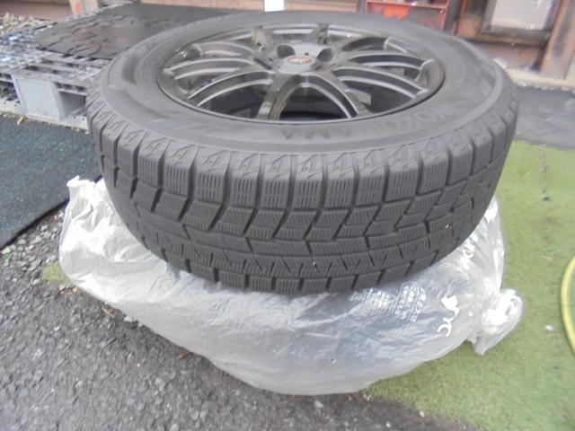 山有りスタッドレス四本用意してます。