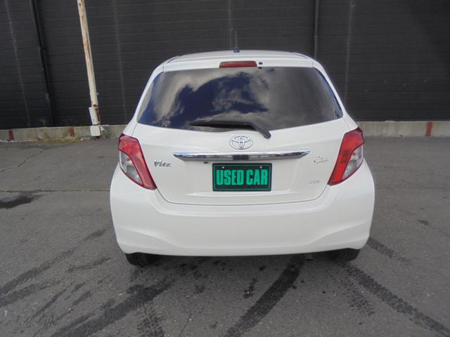 ヴィッツ Ｆ　シエル　４ＷＤ　ナビＴＶバックモニター　エンジンスタータ（5枚目）