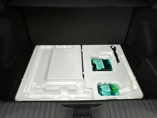 プリウス Ｚ　新品タイヤ／保証書／ディスプレイオーディオ＋ナビ／衝突安全装置／エアーシート　前席／全方位モニター／車線逸脱防止支援システム／シート　合皮／パーキングアシスト　自動操舵／電動バックドア　全周囲カメラ（24枚目）