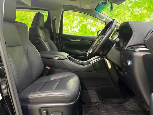 アルファードハイブリッド ４ＷＤハイブリッドＳＲ　Ｃパッケージ　新品タイヤ／サンルーフ／保証書／ディスプレイオーディオ＋ナビ９インチ／フリップダウンモニター／両側電動スライドドア／シートヒーター／シート　合皮／電動バックドア／ヘッドランプ　ＬＥＤ　後席モニター（5枚目）