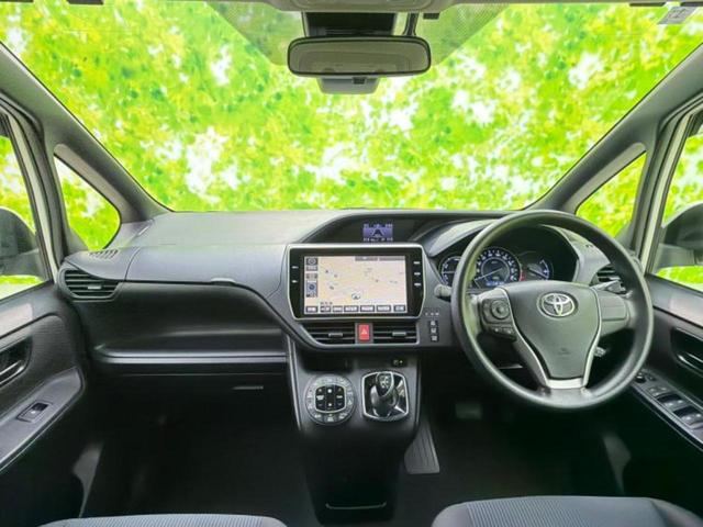 ノア ハイブリッドＸ　新品タイヤ／保証書／純正　１０インチ　ＳＤナビ／フリップダウンモニター　純正　１０．２インチ／電動スライドドア／ヘッドランプ　ＨＩＤ／ＥＴＣ／ＥＢＤ付ＡＢＳ／横滑り防止装置　後席モニター　ワンオーナー（4枚目）