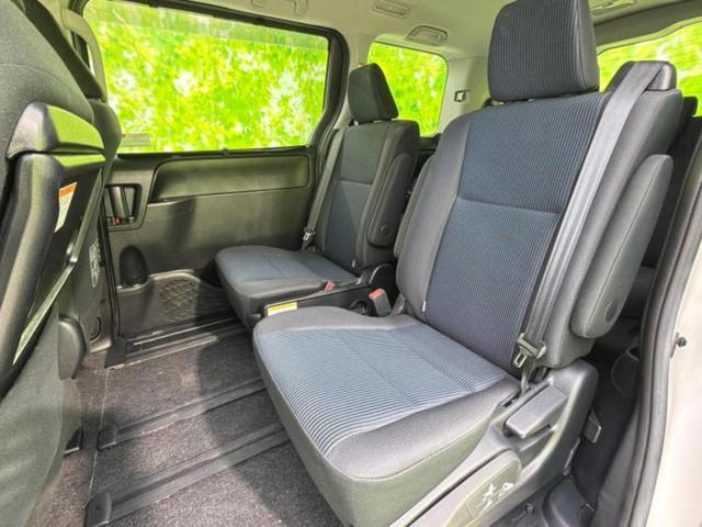 ノア ハイブリッドＸ　新品タイヤ／保証書／純正　１０インチ　ＳＤナビ／フリップダウンモニター　純正　１０．２インチ／電動スライドドア／ヘッドランプ　ＨＩＤ／ＥＴＣ／ＥＢＤ付ＡＢＳ／横滑り防止装置　後席モニター　ワンオーナー（7枚目）