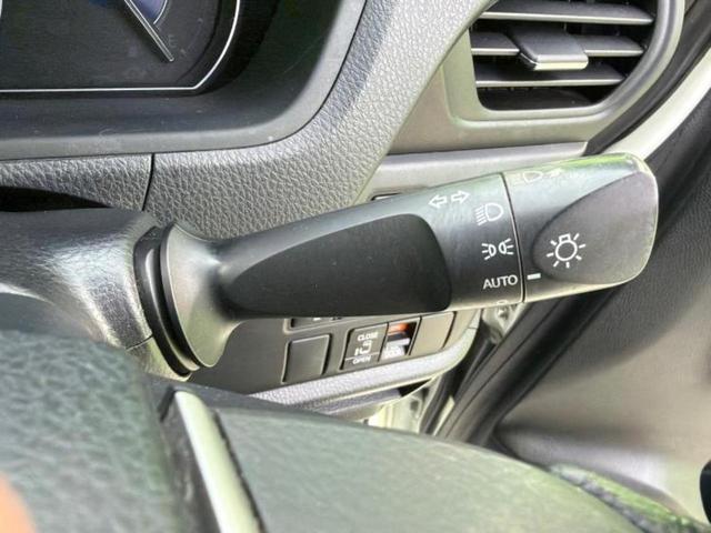 ノア ハイブリッドＸ　新品タイヤ／保証書／純正　１０インチ　ＳＤナビ／フリップダウンモニター　純正　１０．２インチ／電動スライドドア／ヘッドランプ　ＨＩＤ／ＥＴＣ／ＥＢＤ付ＡＢＳ／横滑り防止装置　後席モニター　ワンオーナー（16枚目）