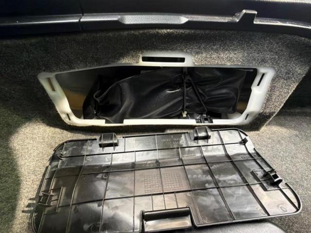 ノア ハイブリッドＸ　新品タイヤ／保証書／純正　１０インチ　ＳＤナビ／フリップダウンモニター　純正　１０．２インチ／電動スライドドア／ヘッドランプ　ＨＩＤ／ＥＴＣ／ＥＢＤ付ＡＢＳ／横滑り防止装置　後席モニター　ワンオーナー（26枚目）