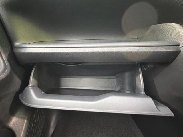 ノア ハイブリッドＸ　新品タイヤ／保証書／純正　１０インチ　ＳＤナビ／フリップダウンモニター　純正　１０．２インチ／電動スライドドア／ヘッドランプ　ＨＩＤ／ＥＴＣ／ＥＢＤ付ＡＢＳ／横滑り防止装置　後席モニター　ワンオーナー（40枚目）