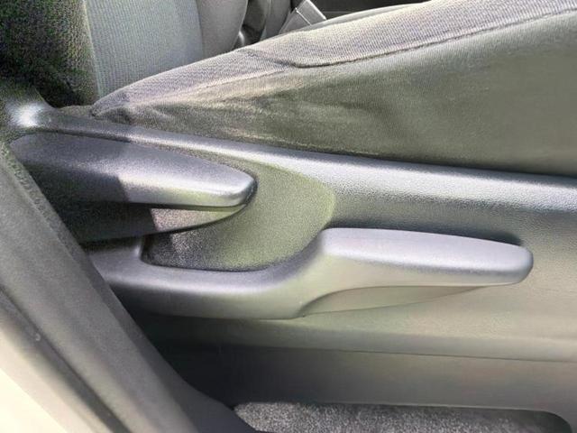 ノア ハイブリッドＸ　新品タイヤ／保証書／純正　１０インチ　ＳＤナビ／フリップダウンモニター　純正　１０．２インチ／電動スライドドア／ヘッドランプ　ＨＩＤ／ＥＴＣ／ＥＢＤ付ＡＢＳ／横滑り防止装置　後席モニター　ワンオーナー（44枚目）