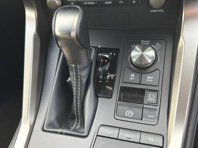 NX NX300h Fスポーツ サンルーフ/保証書/純正 SDナビ/プリクラッシュセーフティ/エアーシート 前席/パノラミックビューモニター/シート フルレザー/ヘッドランプ LED/Bluetooth接続/ETC2.0 革シート(17枚目)