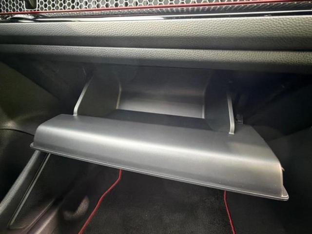 ＷＥＣＡＲＳでは各商談席に大型モニターをご用意しております！見やすい大画面でゆったりと全国の在庫をご覧いただけます！是非ご来店お待ちしております！