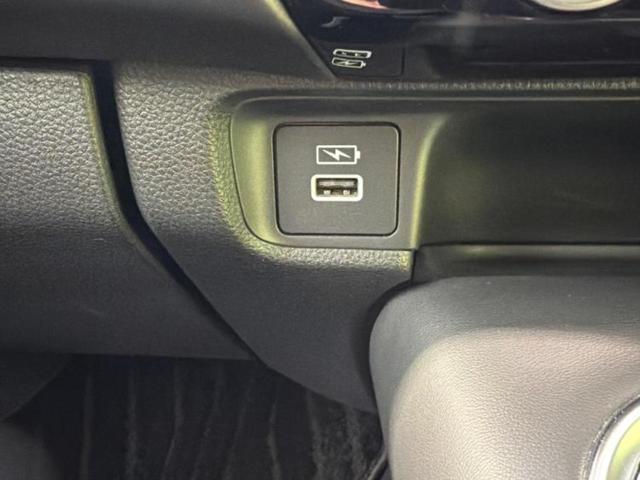 ヴェゼル ｅＨＥＶ　Ｚ　純正　９インチ　ＳＤナビ／衝突安全装置／シートヒーター／車線逸脱防止支援システム／シート　ハーフレザー／電動バックドア／ヘッドランプ　ＬＥＤ／ＥＴＣ／ＥＢＤ付ＡＢＳ／横滑り防止装置　ＬＥＤヘッドランプ（38枚目）