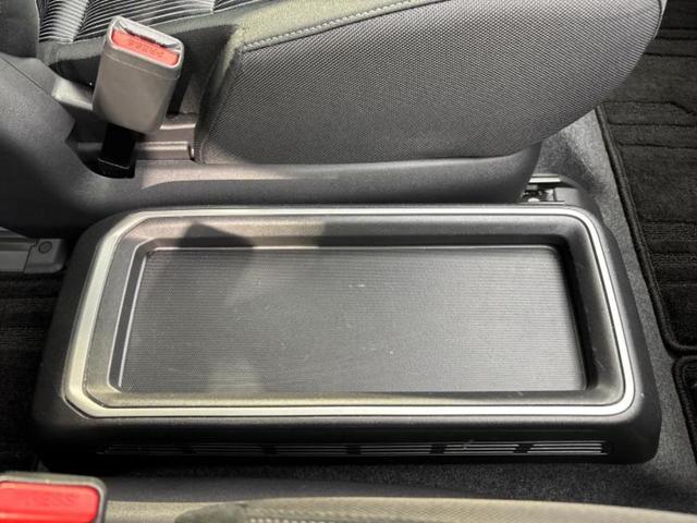 セレナ eパワーハイウェイスターV 新品タイヤ/保証書/純正 10インチ メモリーナビ/フリップダウンモニター 純正 9インチ/エマージェンシーブレーキ/両側電動スライドドア/アラウンドビューモニター/車線逸脱防止支援システム(31枚目)