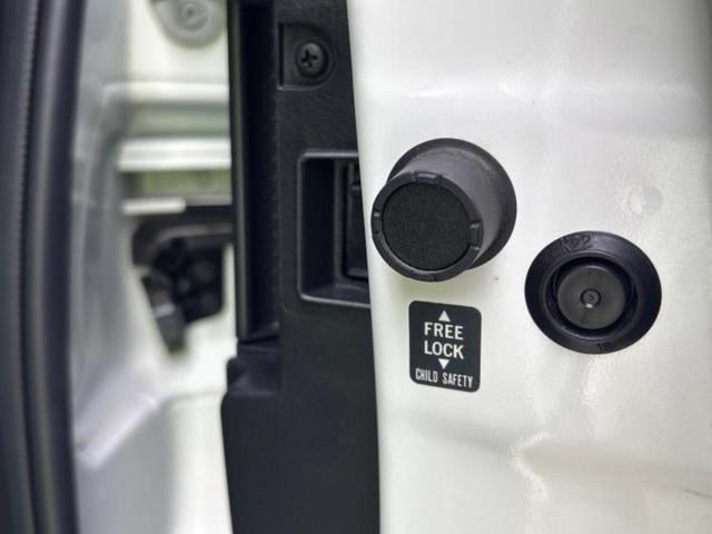 セレナ eパワーハイウェイスターV 新品タイヤ/保証書/純正 10インチ メモリーナビ/フリップダウンモニター 純正 9インチ/エマージェンシーブレーキ/両側電動スライドドア/アラウンドビューモニター/車線逸脱防止支援システム(41枚目)