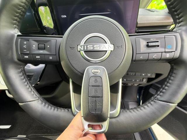 セレナ ４ＷＤ　ｅ－４ＯＲＣＥハイウェイスターＶ　純正エアロ／保証書／純正　１２．３インチ　メモリーナビ／エマージェンシーブレーキ／両側電動スライドドア／シートヒーター／アラウンドビューモニター／車線逸脱防止支援システム／プロパイロット　全周囲カメラ（14枚目）