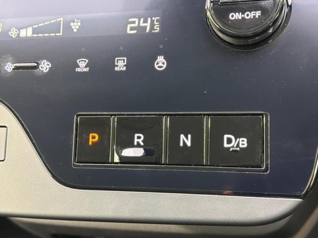 セレナ ４ＷＤ　ｅ－４ＯＲＣＥハイウェイスターＶ　純正エアロ／保証書／純正　１２．３インチ　メモリーナビ／エマージェンシーブレーキ／両側電動スライドドア／シートヒーター／アラウンドビューモニター／車線逸脱防止支援システム／プロパイロット　全周囲カメラ（17枚目）