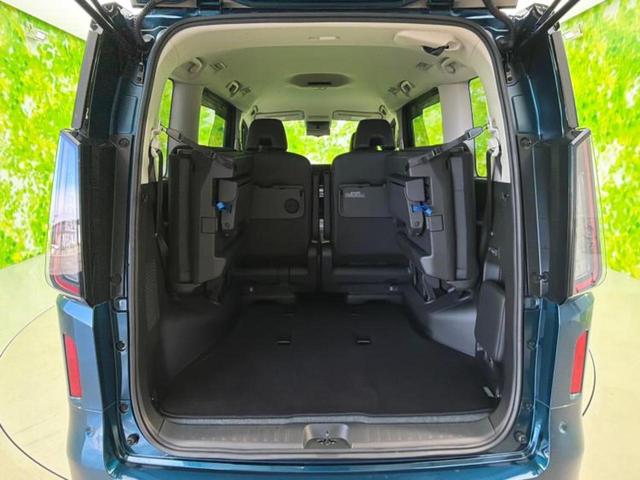 セレナ ４ＷＤ　ｅ－４ＯＲＣＥハイウェイスターＶ　純正エアロ／保証書／純正　１２．３インチ　メモリーナビ／エマージェンシーブレーキ／両側電動スライドドア／シートヒーター／アラウンドビューモニター／車線逸脱防止支援システム／プロパイロット　全周囲カメラ（20枚目）