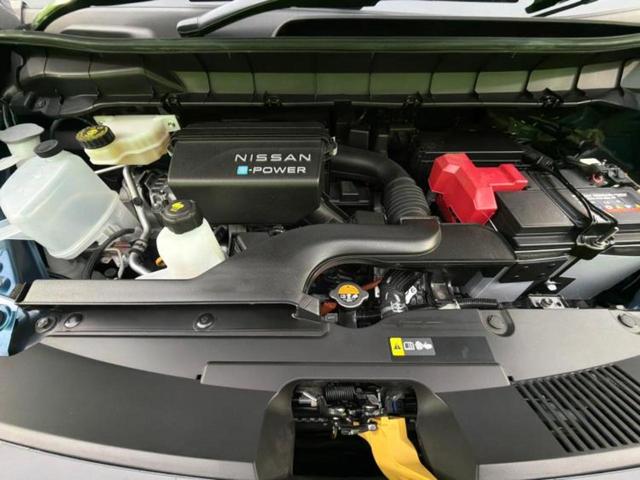 セレナ ４ＷＤ　ｅ－４ＯＲＣＥハイウェイスターＶ　純正エアロ／保証書／純正　１２．３インチ　メモリーナビ／エマージェンシーブレーキ／両側電動スライドドア／シートヒーター／アラウンドビューモニター／車線逸脱防止支援システム／プロパイロット　全周囲カメラ（57枚目）