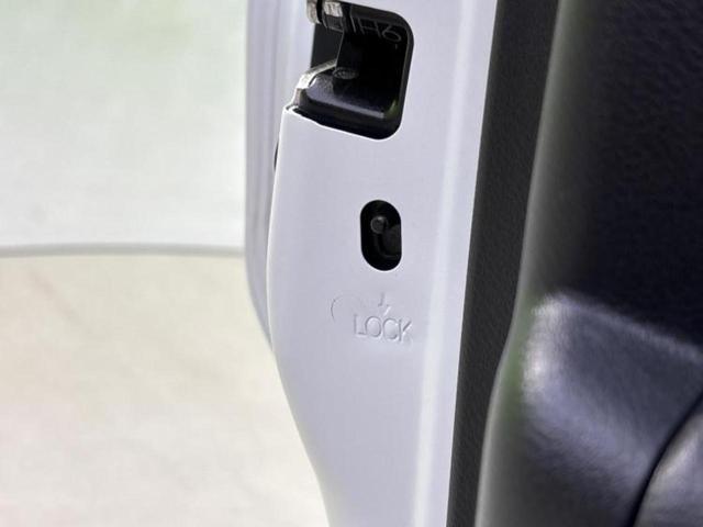 ノート Ｘ　社外　ナビ／衝突安全装置／車線逸脱防止支援システム／ヘッドランプ　ＬＥＤ／Ｂｌｕｅｔｏｏｔｈ接続／ＥＴＣ／ＥＢＤ付ＡＢＳ／横滑り防止装置／アイドリングストップ／バックモニター／エアバッグ　運転席（37枚目）